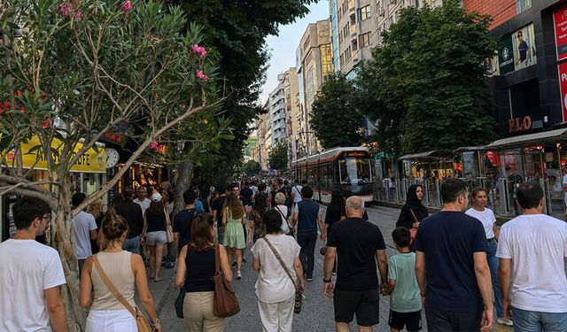 Eskişehir çarşısında adım atacak yer kalmadı