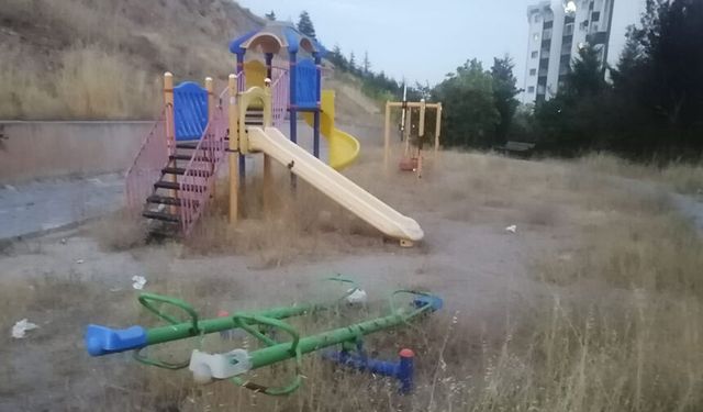 Eskişehir’de çocuk parkı kaderine terk edildi
