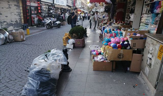 Eskişehir'de kaldırımlar yine geçit vermedi: Vatandaş isyan etti