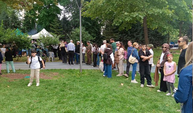 Eskişehir'deki piknikte metrelerce kuyruk: Yemek fişleri 1 saatte tükendi