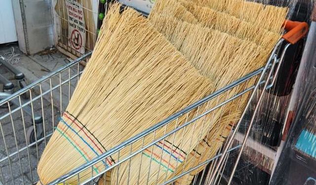 Teknolojiye rağmen çalı süpürgesi raflardaki yerini koruyor