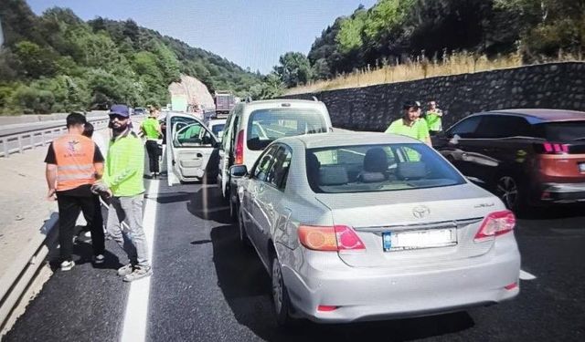 Bozüyük yolunda feci kaza: 4 araç çarpıştı!