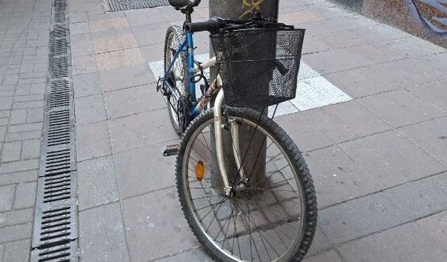 Eskişehir'de direkler bisiklet parkı oldu