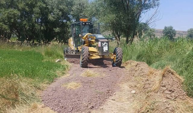 Seyitgazi Belediyesi tarla yolları için harekete geçti
