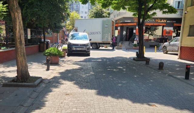 Eskişehir’de düzensiz park tepkisi: Cadde ve sokaklar geçişe kapanıyor