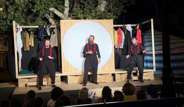 Eskişehir'den Aydın'a uzanan sanat köprüsü: SuiGeneris Tiyatro'ya ayakta alkış