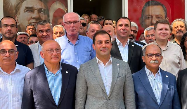 Yeni Parti Eskişehir'de rozetler takıldı!
