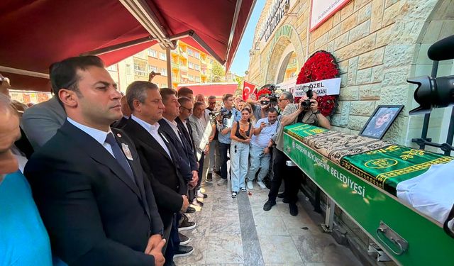 Yılmaz Büyükerşen’in kız kardeşi son yolculuğuna uğurlandı