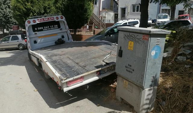 Eskişehir’de kaldırım işgali: Çekici bile kaldırımı kapattı