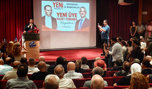 Yeni Parti'den Eskişehir’de gövde gösterisi: Başkanlar rozet taktı