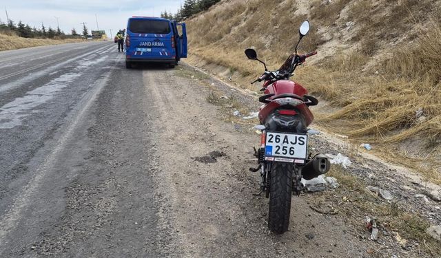 Eskişehir’de motosikletin tekeri kilitlendi: Sürücü yaralandı