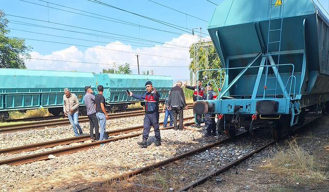 Eskişehir'de tren istasyonunda kaza: 1'i çocuk 2 kişi akıma kapıldı