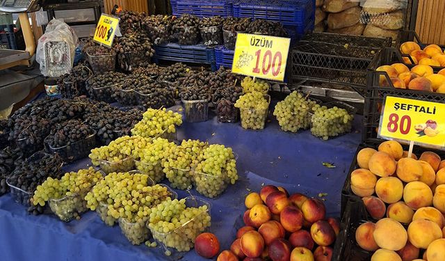 Eskişehir'de yaz meyveleri tezgâhlarda: Fiyatları cep yakıyor