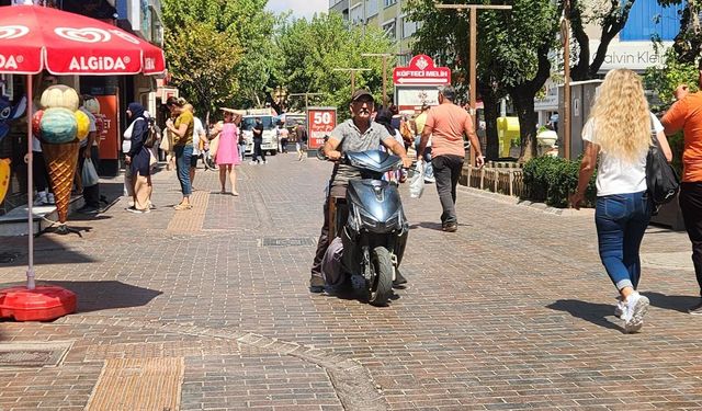 Eskişehir'de trafiğe kapalı caddelerde motosiklet tehlikesi