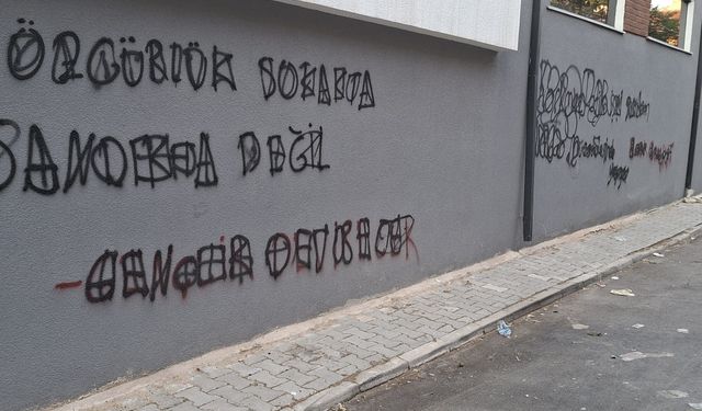 Eskişehir'de yeni binalar da yazılardan kurtulamadı