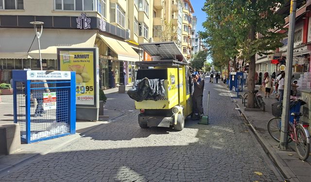 Asarcıklı'da çöp taksi mesaide
