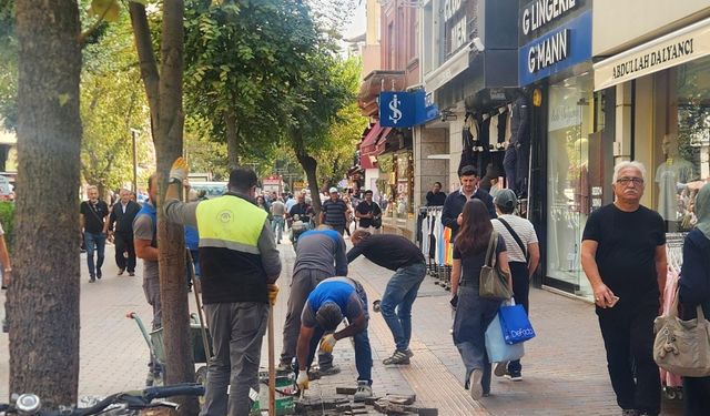 Eskişehir’de yaya trafiğinin yoğun olduğu noktada bakım çalışması