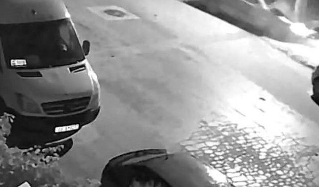 Afyonkarahisar’da faciadan dönüldü: Otomobil elektrik direğine çarptı