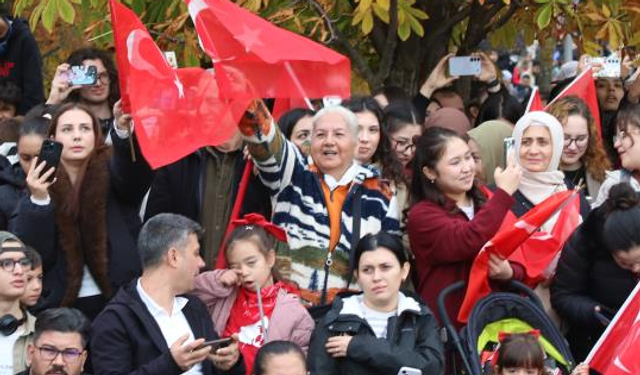 Eskişehir'de SOLOTÜRK'ten Cumhuriyet Bayramı'na özel uçuş gösterisi