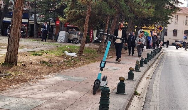 Eskişehir kaldırımlarında geçiş çilesi