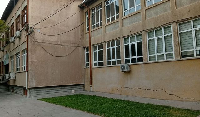 Eskişehir’de tarihi kamu binasında çatlak alarmı