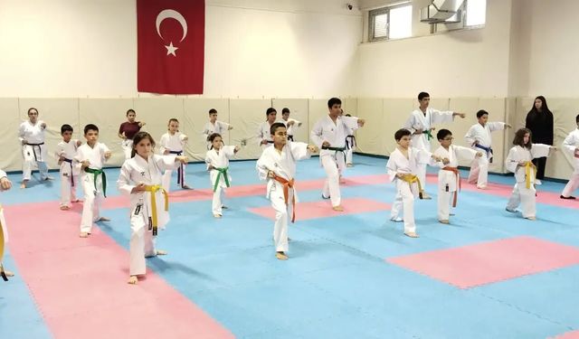Karate antrenmanları haftanın altı günü