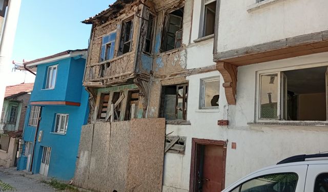 1. Eskişehir’de yıkılma tehlikesi taşıyan binalar tepki çekiyor! Vatandaşlar önlem istiyor