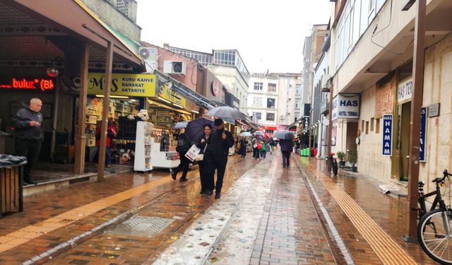 Eskişehir'de hafta sonu etkili olan yağmur hayatı olumsuz etkiledi