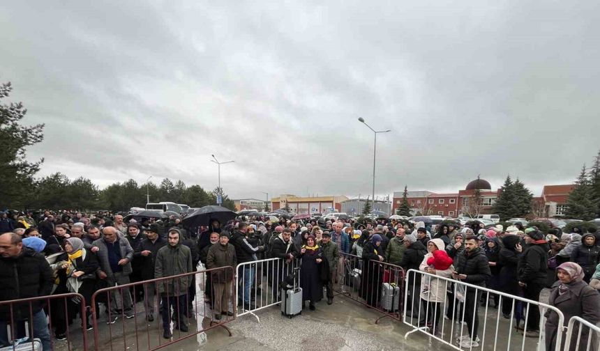 Eskişehir havalimanında Umre kalabalığı