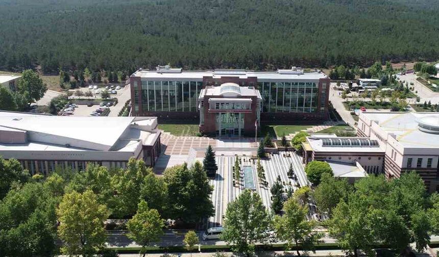 ESOGÜ’de Rektörlük görevine Eskişehirli akademisyen atandı