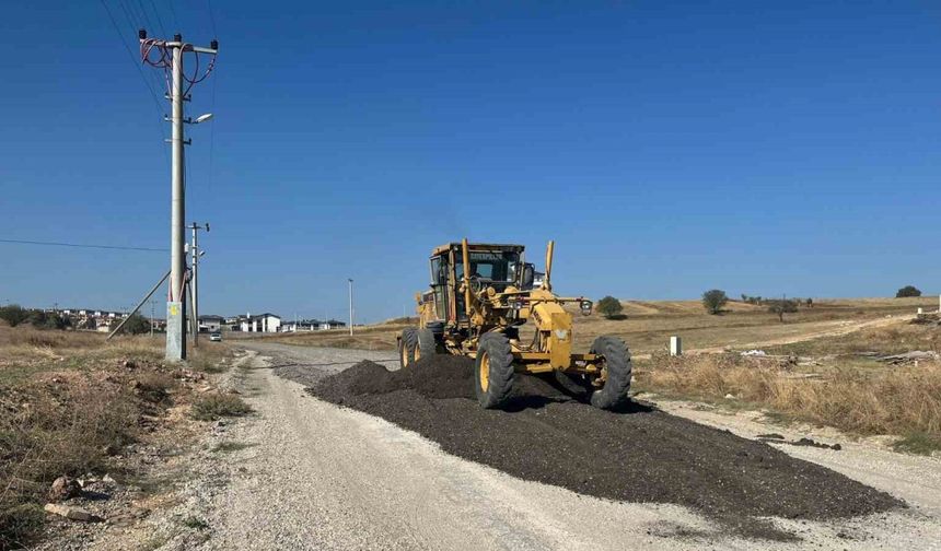 Asfaltlama ve yol bakım çalışmaları devam ediyor