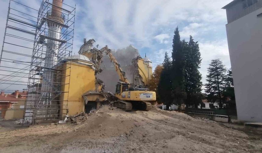 Kütahya’da Sultan Alaaddin Camii’nin yıkımına başlandı