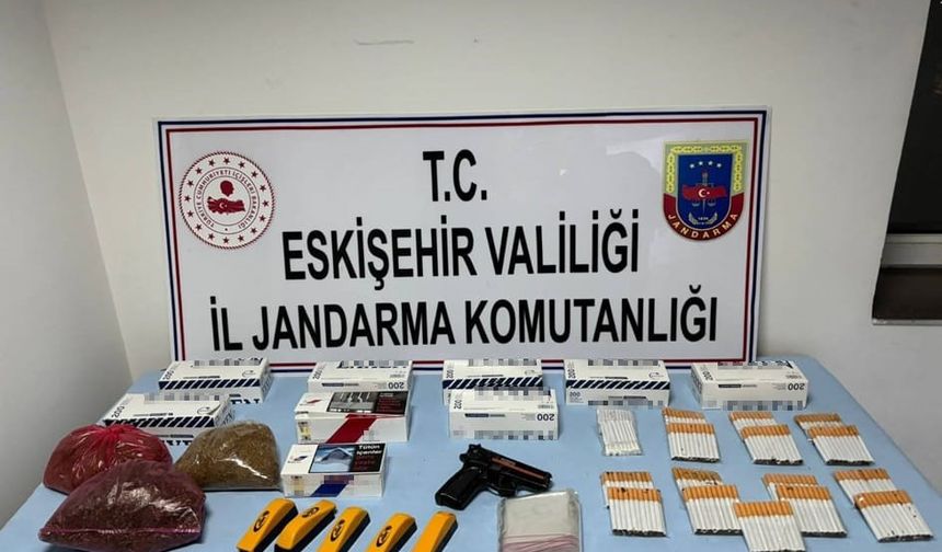 Eskişehir'de müşteri arıyordu: Jandarmaya yakalandı!