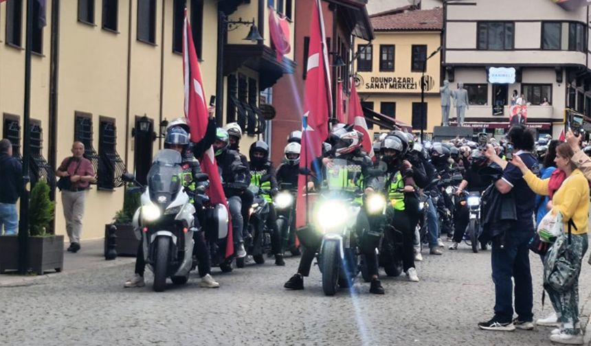 Eskişehir’de 23 Nisan'ı bisiklet ve motosikletleriyle kutladılar