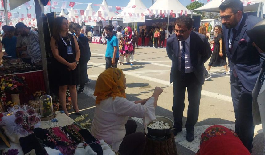 İpek oyalar ve el emeği ürünler Ankara'da göz kamaştırdı