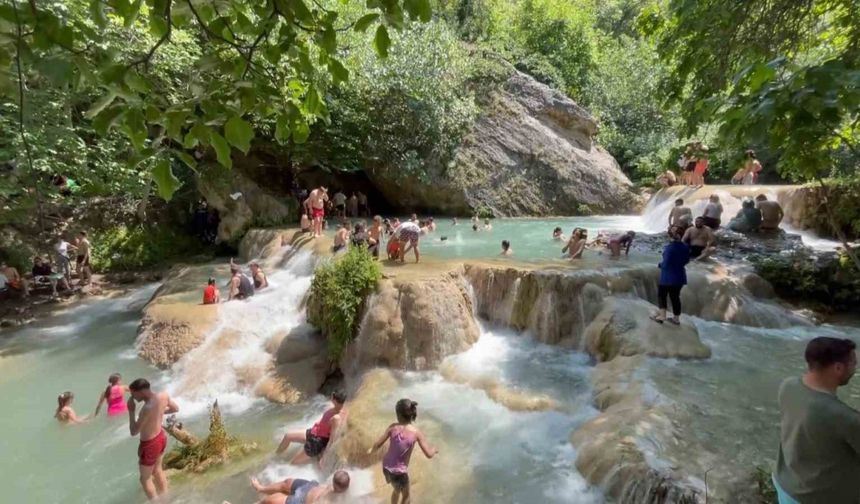 Kurban Bayramı’nda Gürleyik Şelalesi’ne ziyaretçi akını