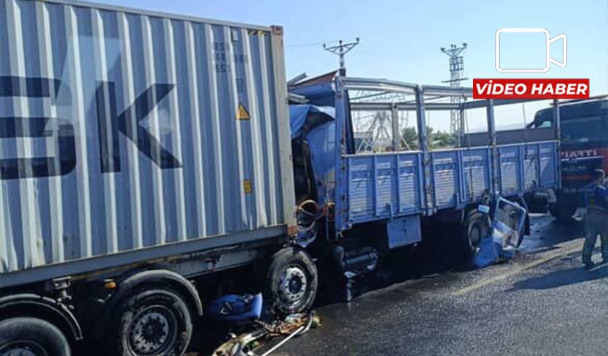Ankara Eskişehir yolunda feci kaza: Kamyon tıra çarptı