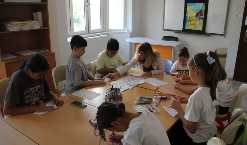 'Dahi Çocuklar' atölyelerde hem eğleniyor hem öğreniyor