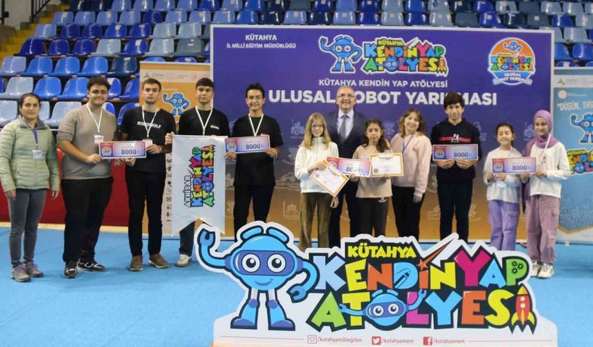 Kütahya’da Ulusal Robot Yarışması’nda dereceye giren öğrenciler ödüllerini aldı