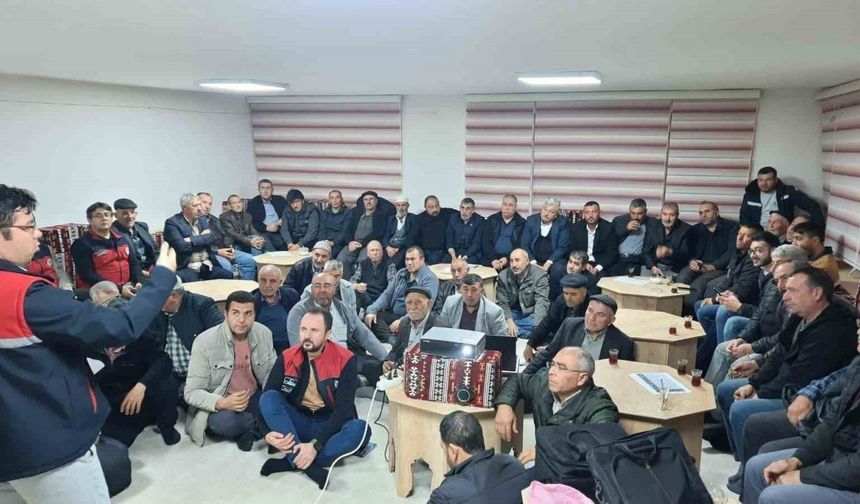 Afyonkarahisar’da çiftçilere tarım ve hayvancılık eğitimi