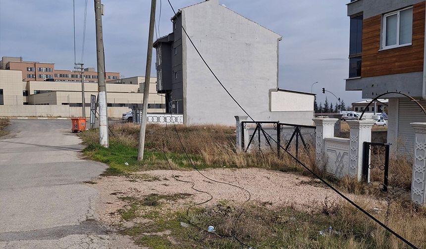 Eskişehir'de adeta ölüm tuzağı: Mahalle sakinleri endişeli