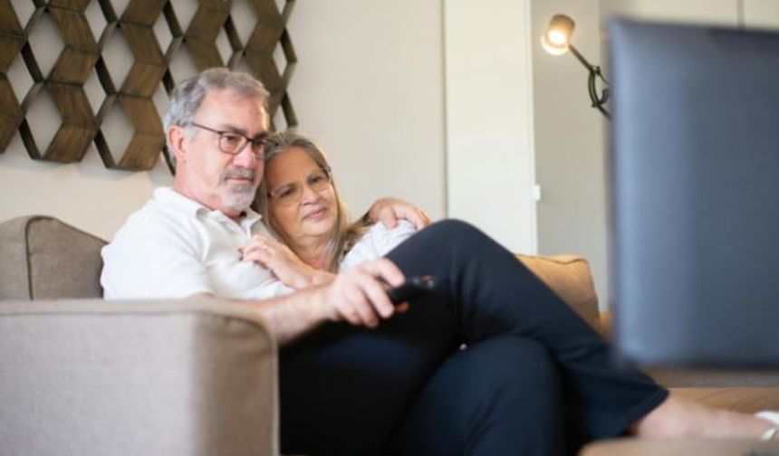 Yaşlılar günde 5 saatini ekran karşısında geçiriyor!