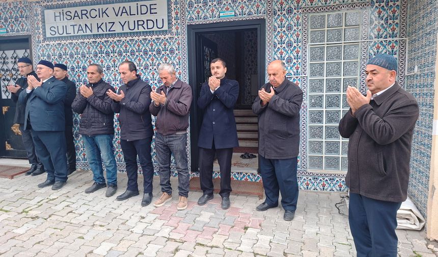 Hisarcık’ta Umre yolcuları dualarla uğurlandı