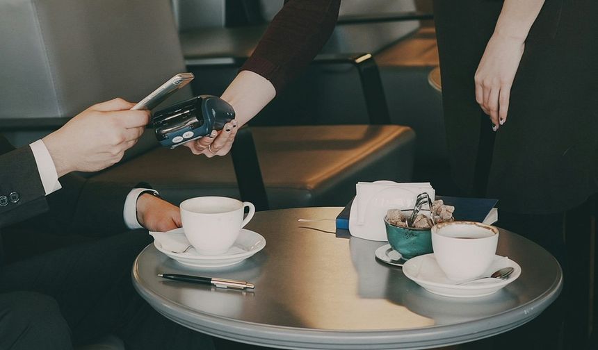 Tüketiciler artık zorunlu servis ve masa ücreti ödemeyecek!