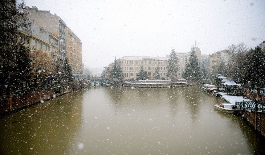Meteoroloji uyardı: Eskişehir’de yağmur yerini kara bırakacak!