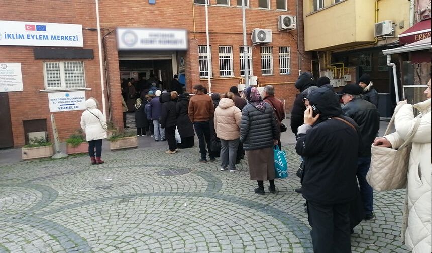 Eskişehir soğuğunda kuyruk çilesi: Saatlerce beklediler