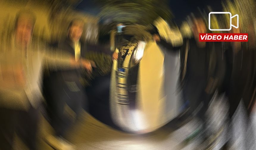 Eskişehir'de kaza sonrası sürücü kaçtı, gençler telefona sarıldı