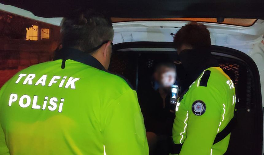 Eskişehir'de olaylı gece: Dur ihtarına uymayıp ekip otosuna çarptı