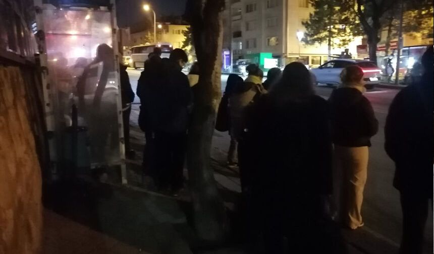 Eskişehir'de sokaklar karanlığa gömüldü: Vatandaşlar mağdur oldu