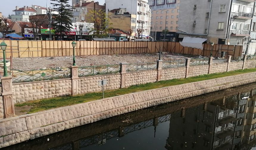 Eskişehir'de ilk adım atılmıştı: Yıkıldığı gibi kaldı